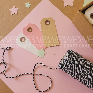 Handmade Tag Set con Hilo Negro y Blanco