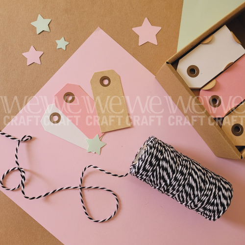 Handmade Tag Set con Hilo Negro y Blanco